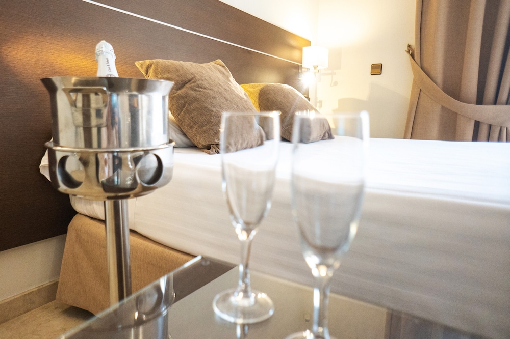 Hotel Mainake Sl 27/60