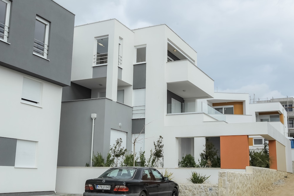 Apartments Tomana 5/50