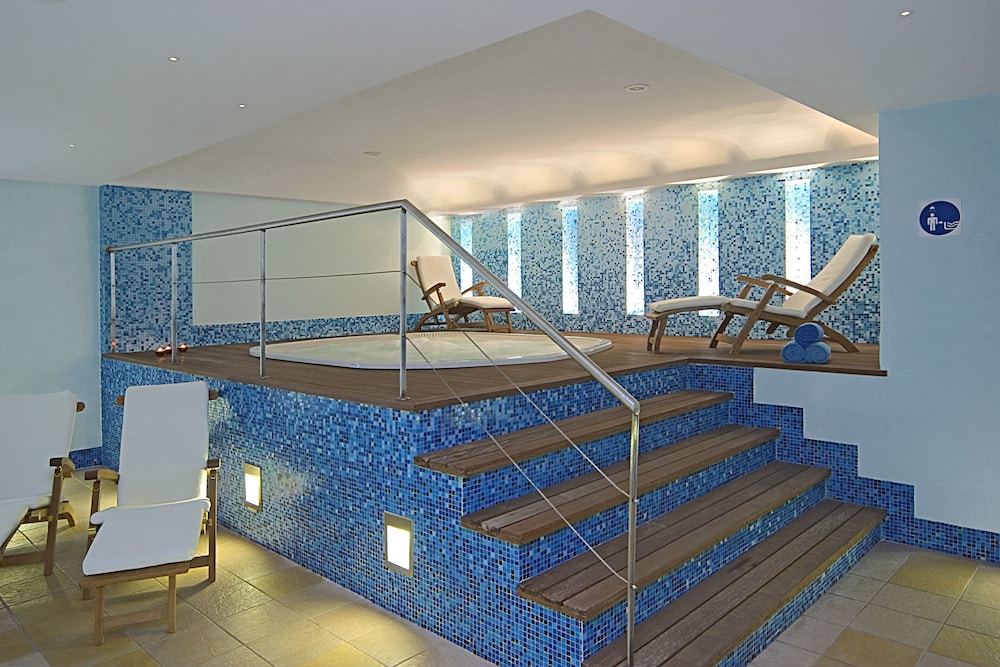Hotel Real Palacio 51/76