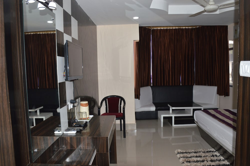 HOTEL ARYA PALACE 26/32