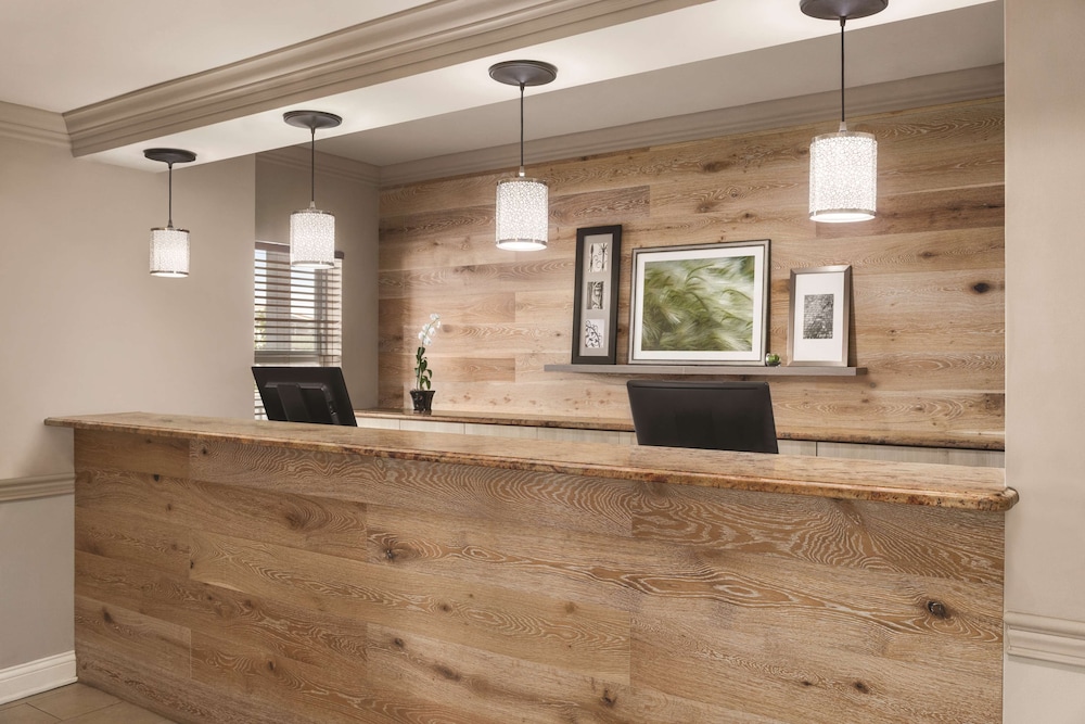 Country Inn and Suites by Radisson Tampa Airport North FL 13/48