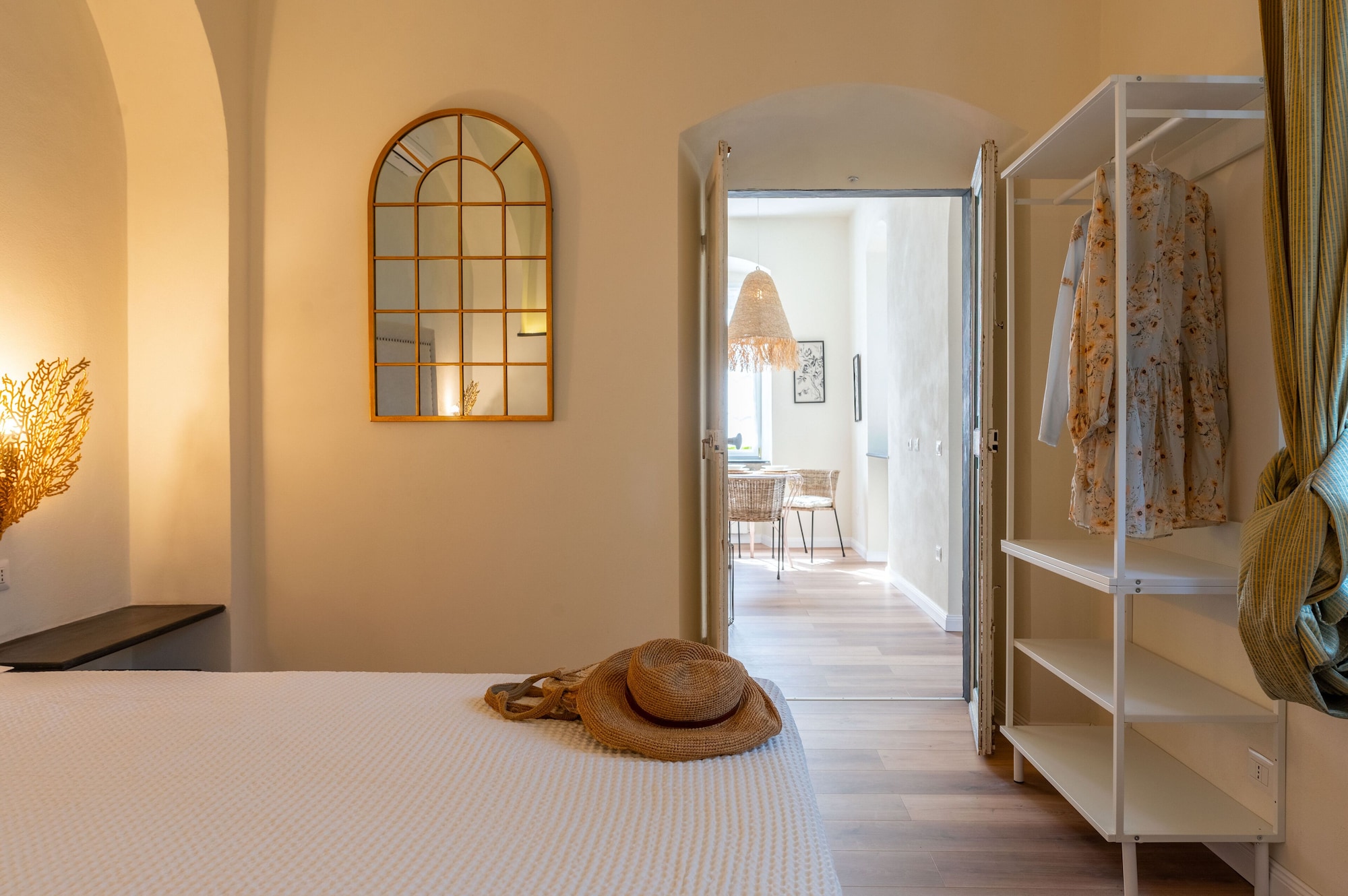 DELUXE, APARTMENT