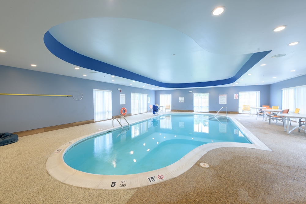 Holiday Inn Express Suites Jamestown 5/40