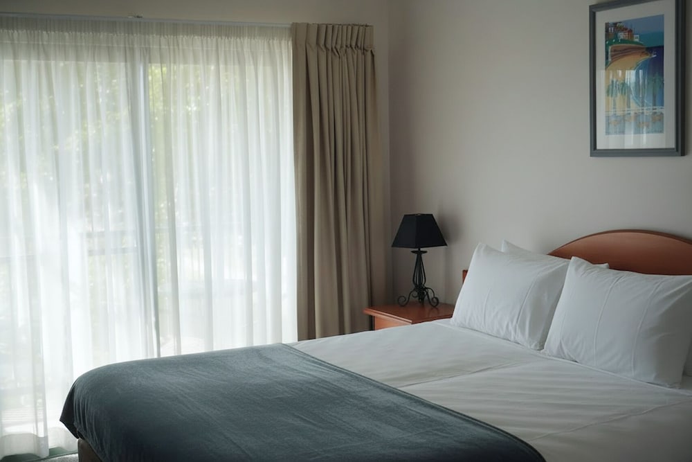 1 Bedroom, Studio, 1 Double and 1 Single Bed