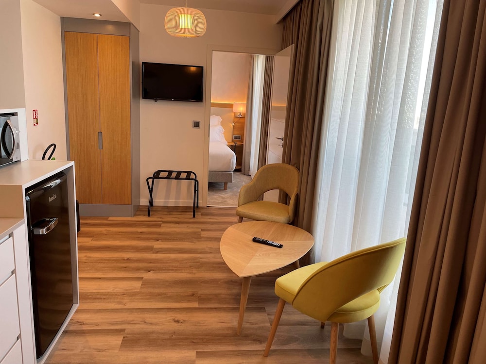 Brit Hotel Paris Orly 33/43