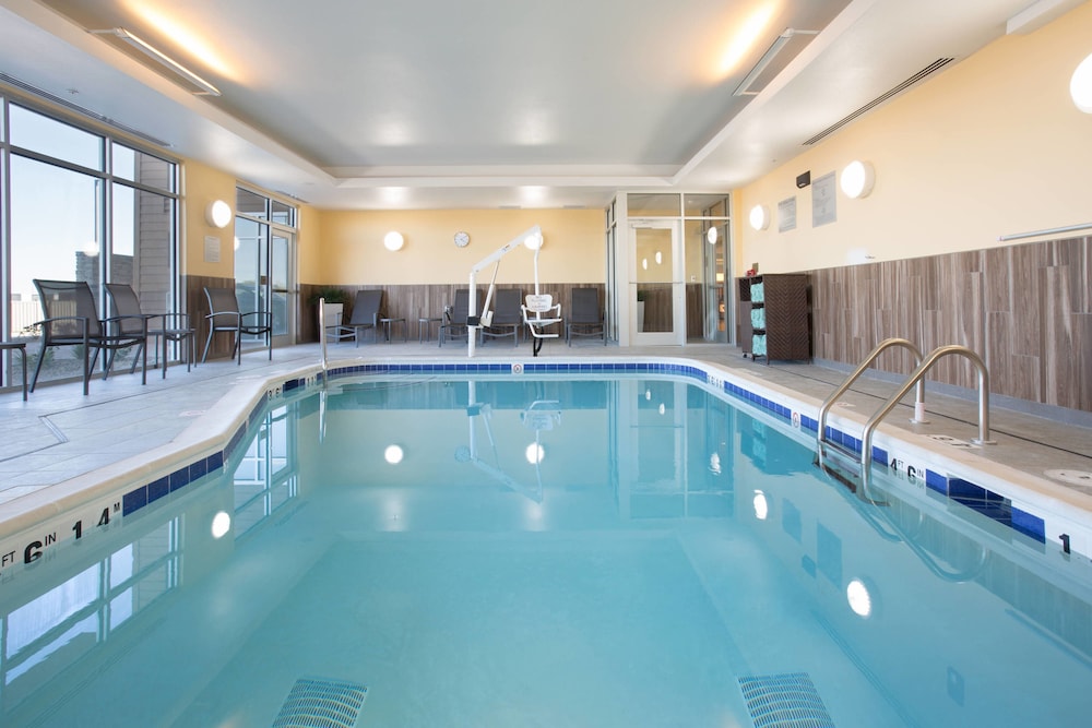 Fairfield Inn Suites Burlington 23/44