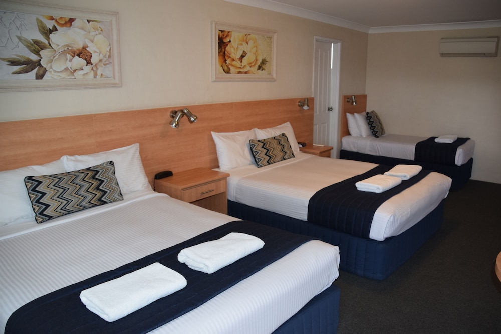 Coachmans Inn Motel 11/34