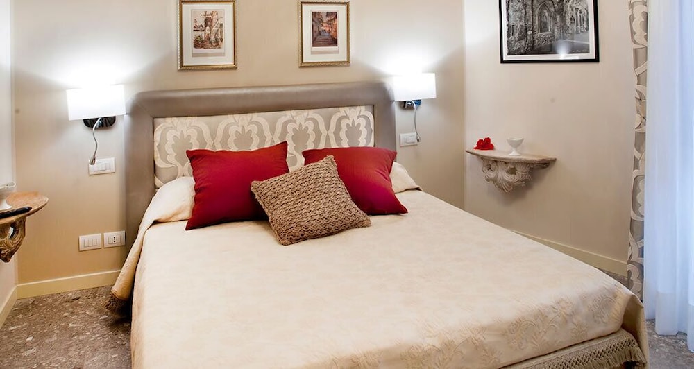 Porta Di Mezzo Luxury B And B 6/38