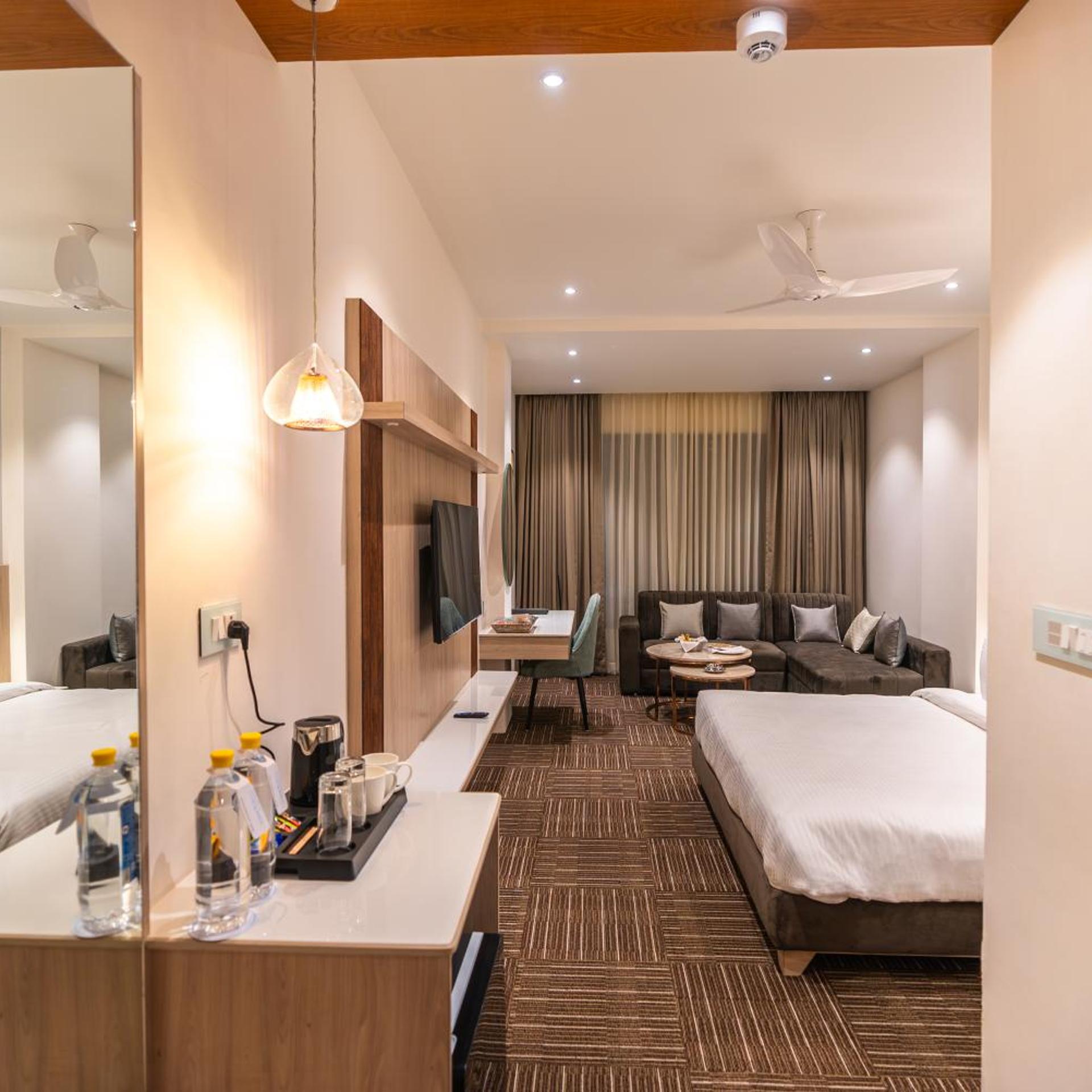Clarks Inn Express Ayodhya 14/28
