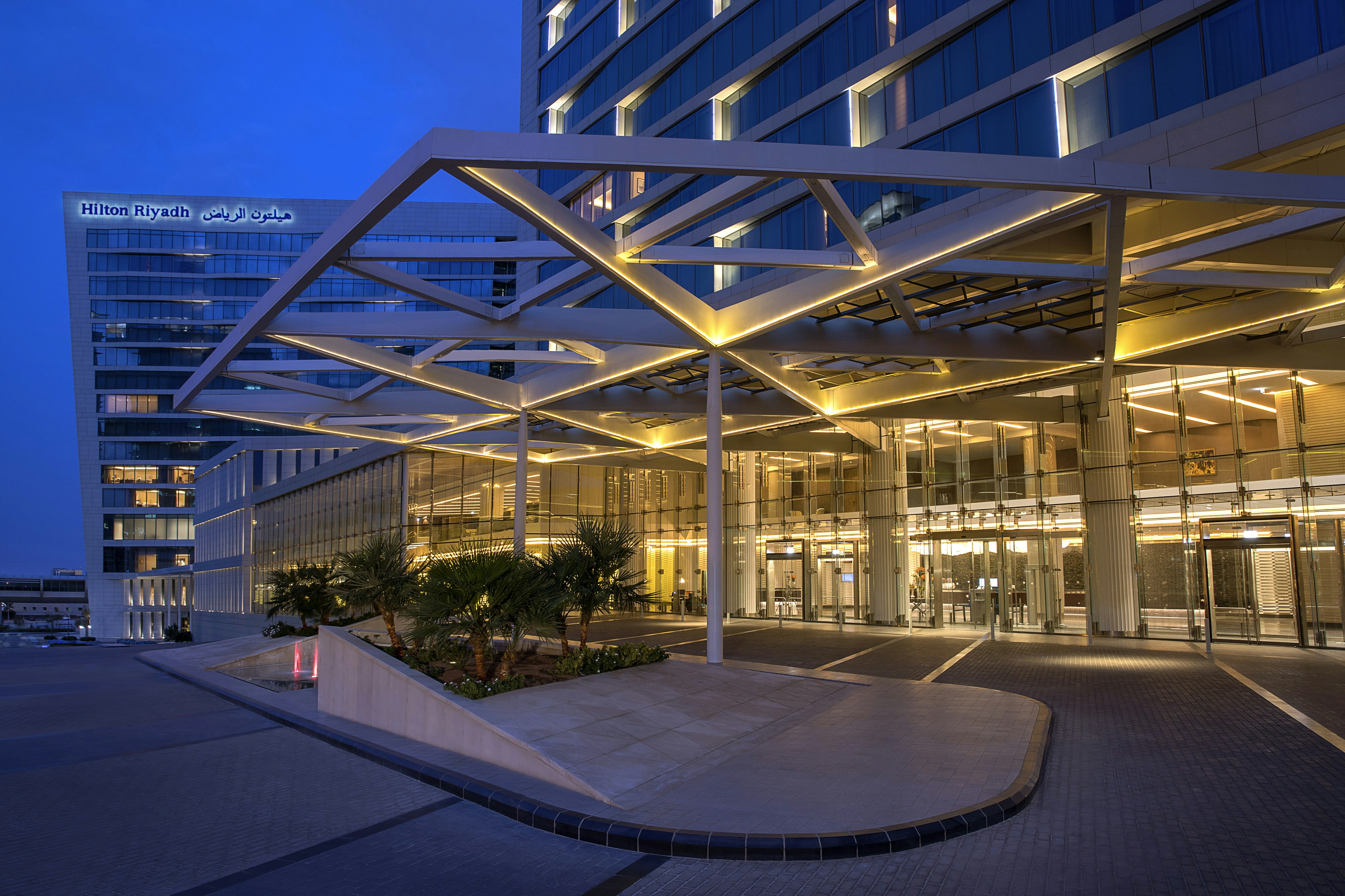 فندق هيلتون الرياض والشقق الفندقيه(Hilton Riyadh Hotel & Residences) 79/82
