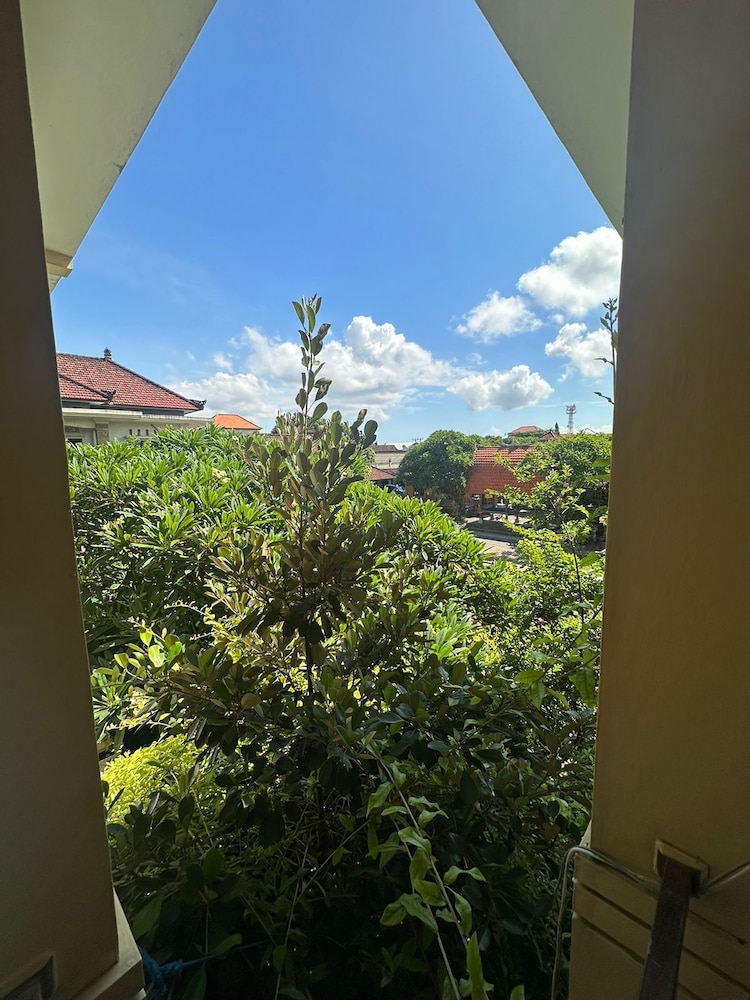 Sari Buana Bed Breakfast 59/62