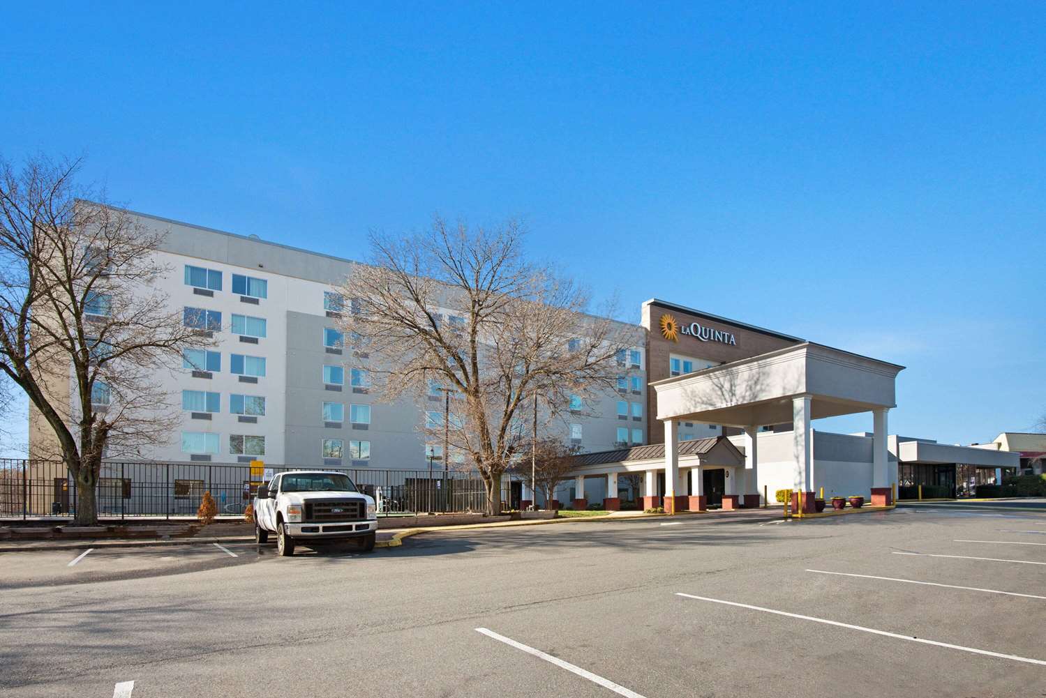 La Quinta Inn & Suites by Wyndham DC Metro Capital Beltway 45/55