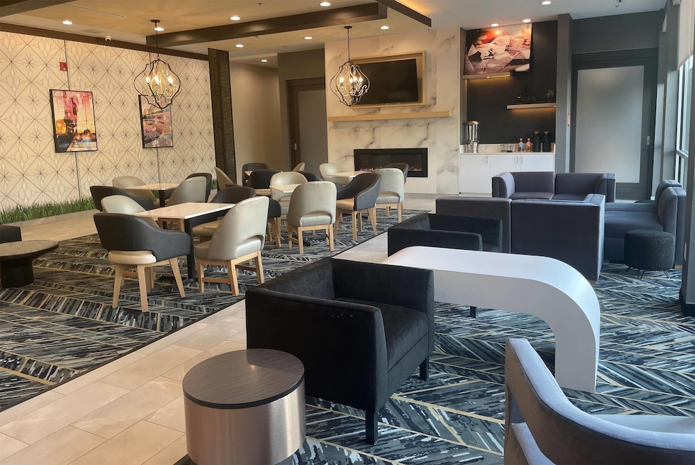 La Quinta Inn & Suites by Wyndham Olive Branch 40/46