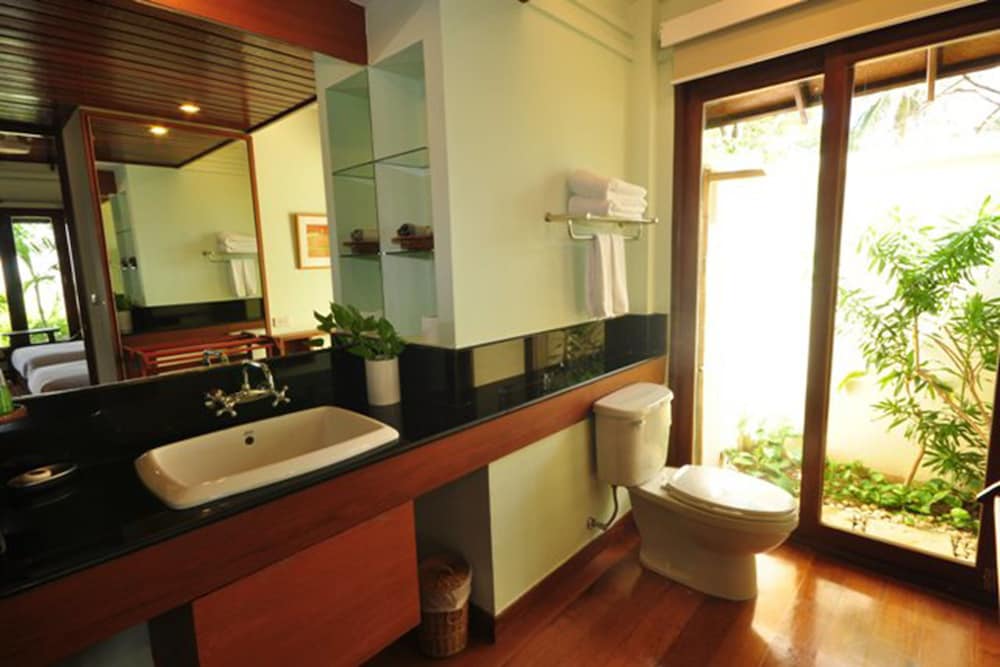 FISHERMANS VILLAGE RESORT 25/32