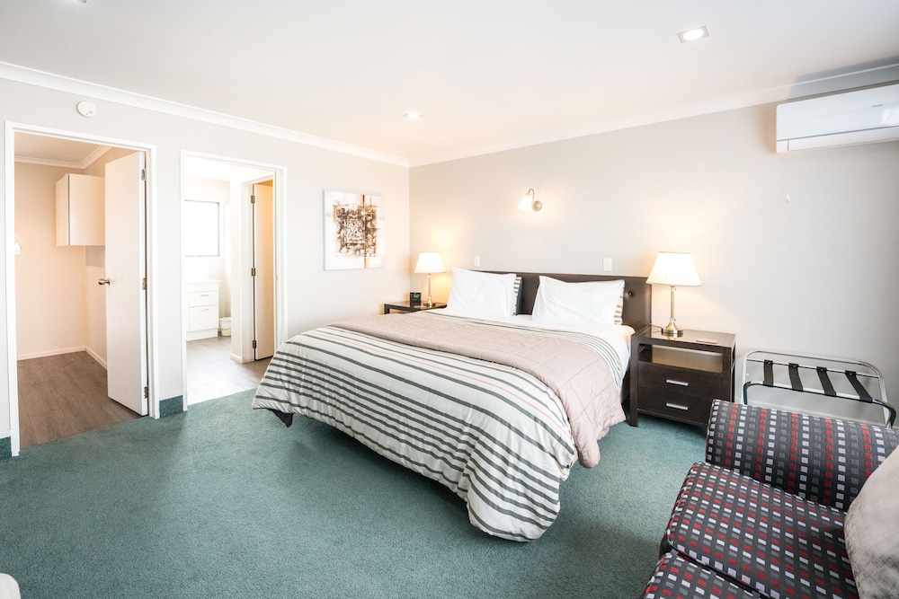 Strathern Motor Lodge 12/59