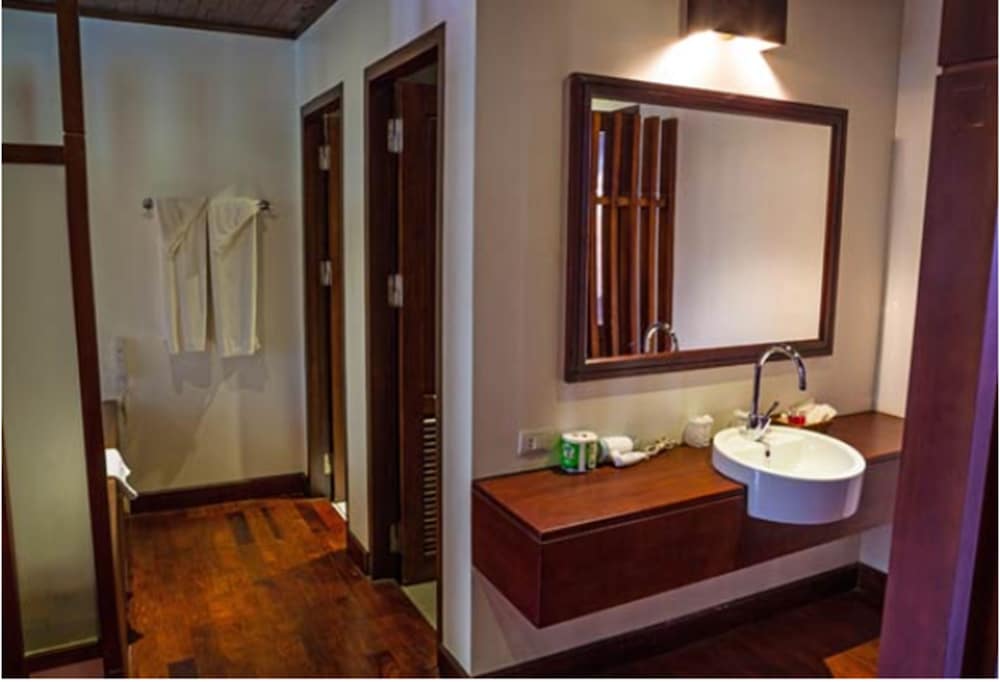 MOUANG LUANG HOTEL 46/47