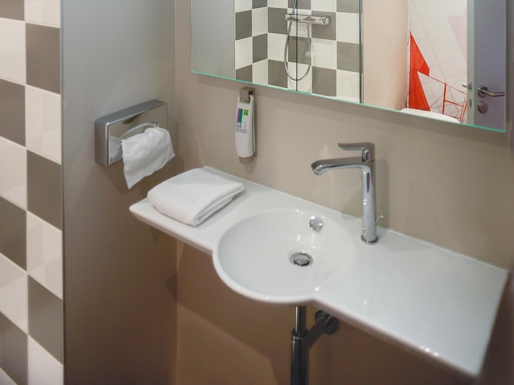 Ibis Styles Poitiers Centre 47/49