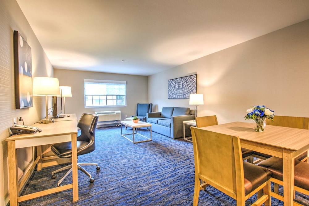 Best Western Plus Media Center Inn & Suites 18/28