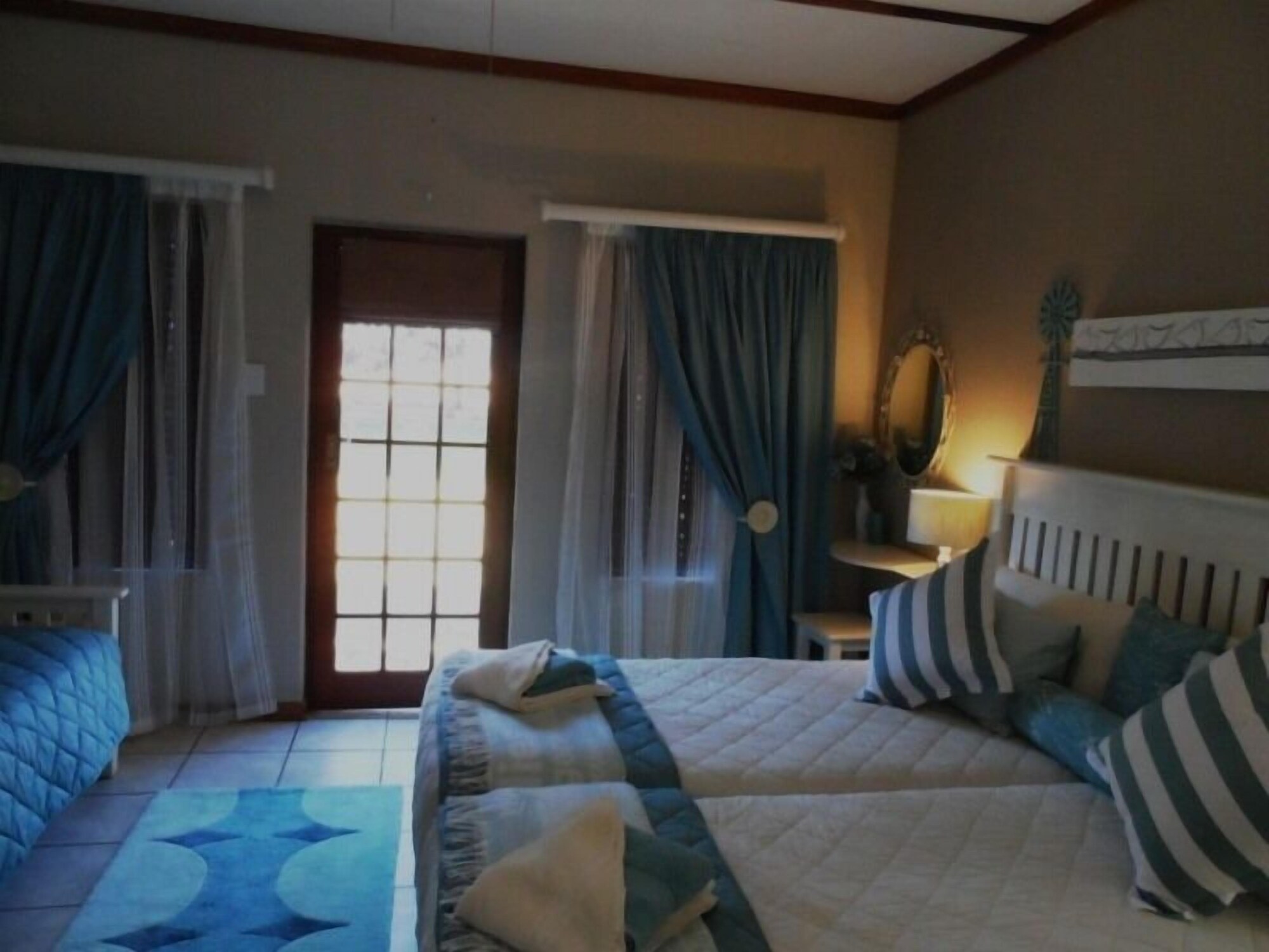 Room, Triple