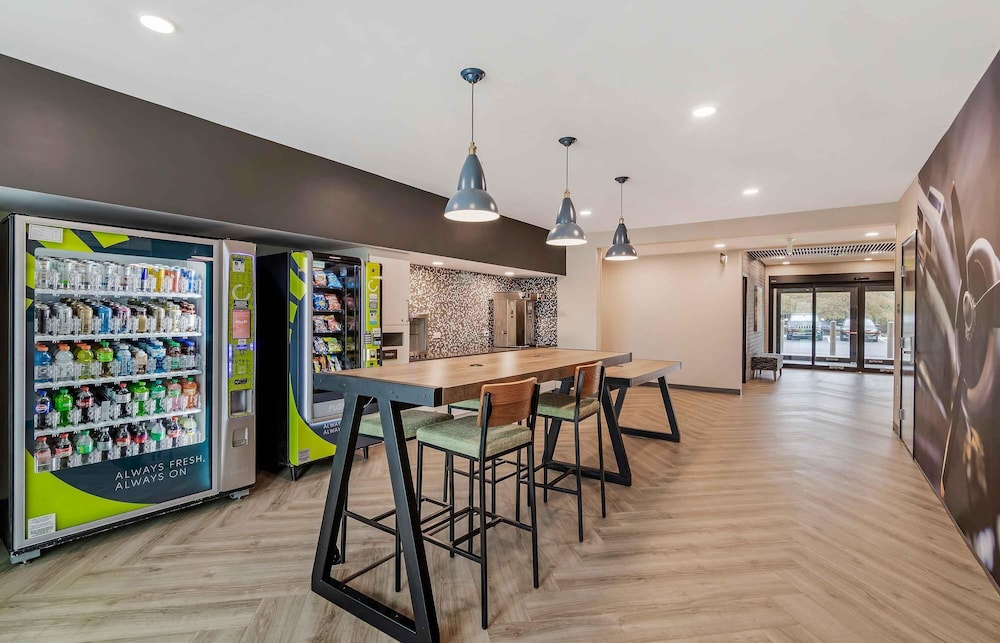Extended Stay America Premier Suites- Jacksonville - Airport 19/40