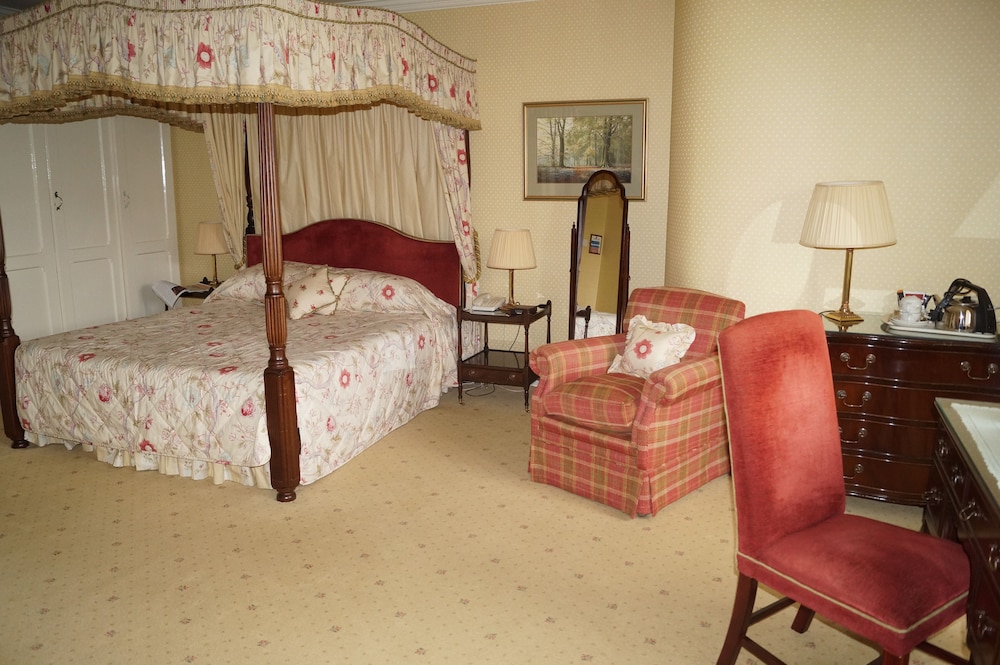 Glengarry Castle Hotel 16/42