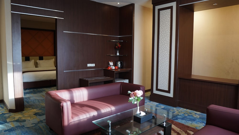 New Hollywood Pekanbaru 38/58