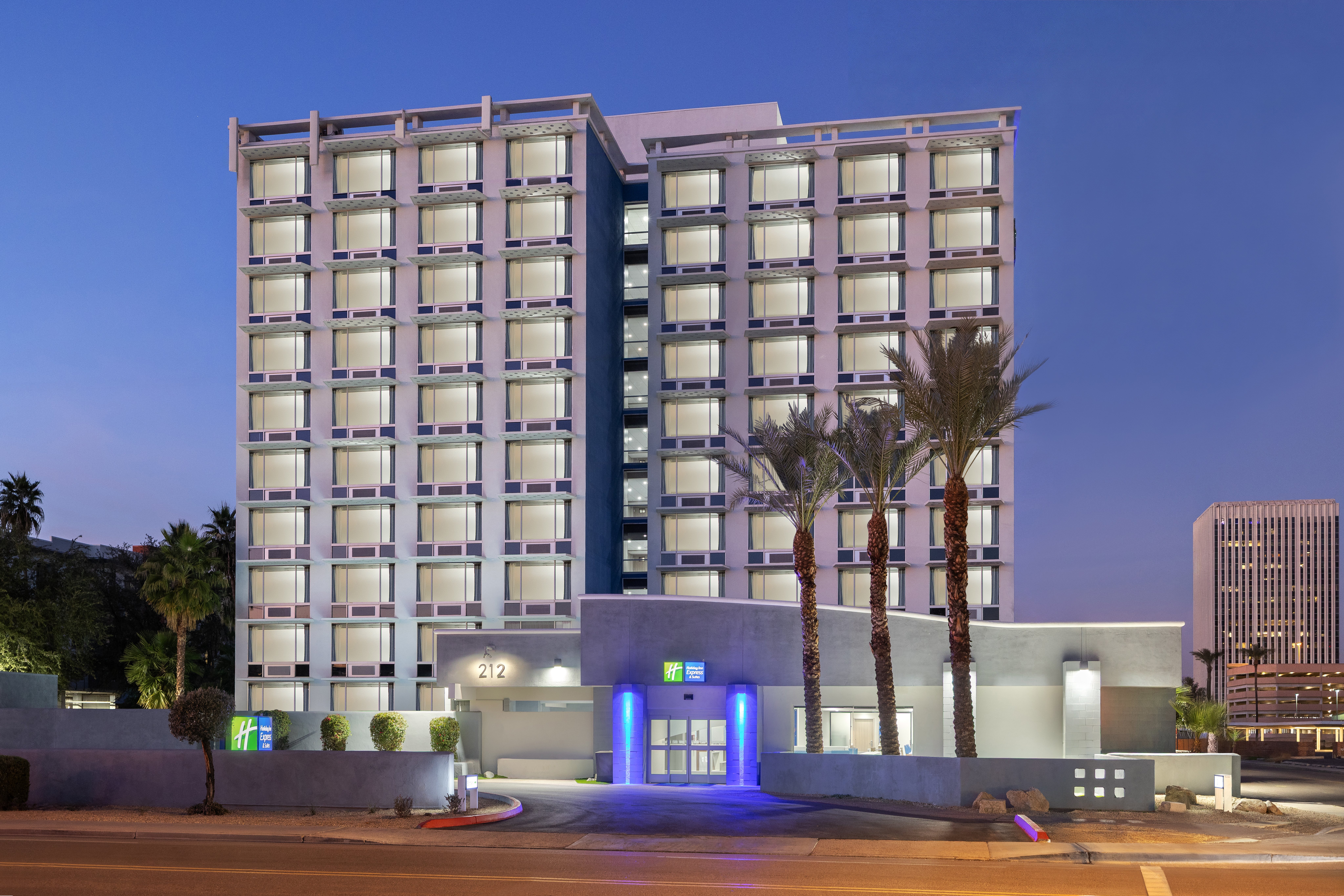 Holiday Inn Express & Suites Phoenix - Midtown 1/54