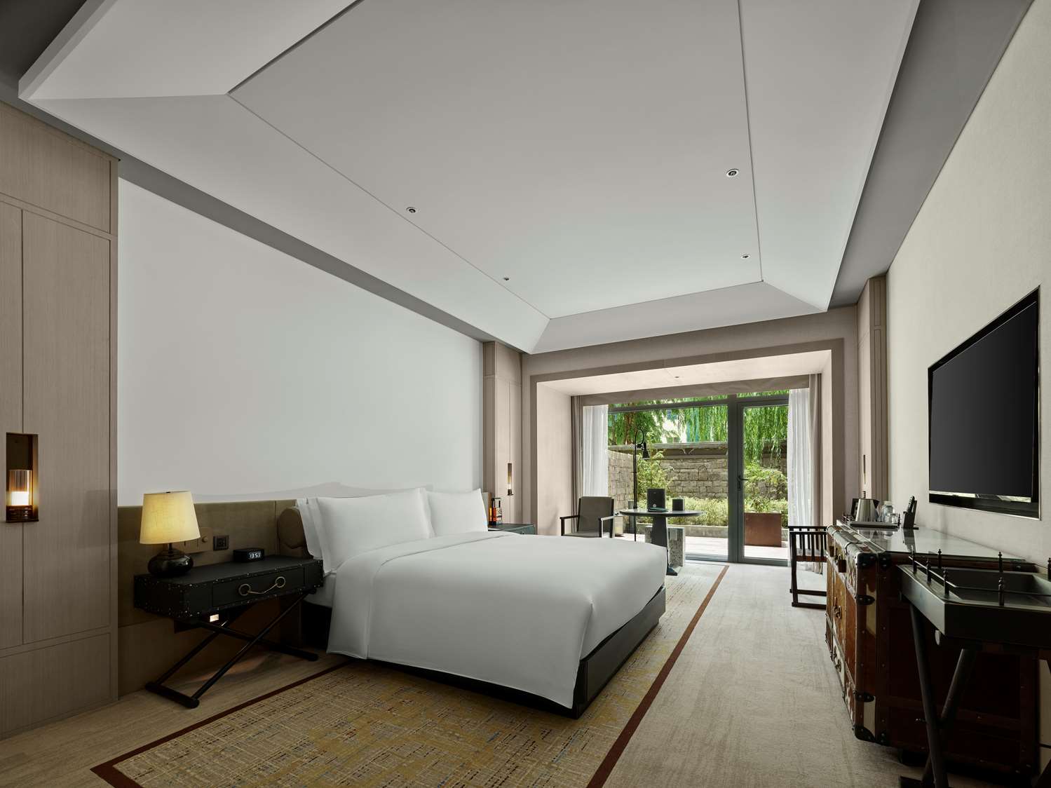 Courtyard, Guest Room, King Bed