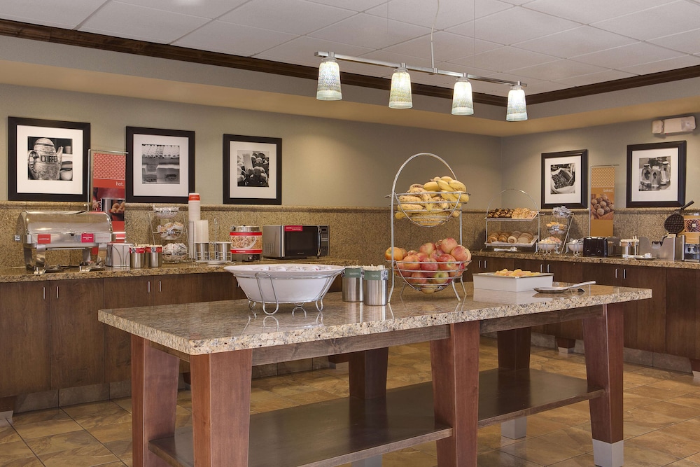 Hampton Inn & Suites Lincoln - North East I-80 48/71