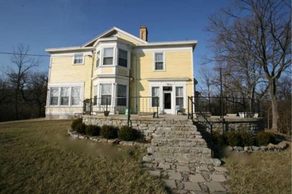 Six Acres Bed Breakfast 30/33