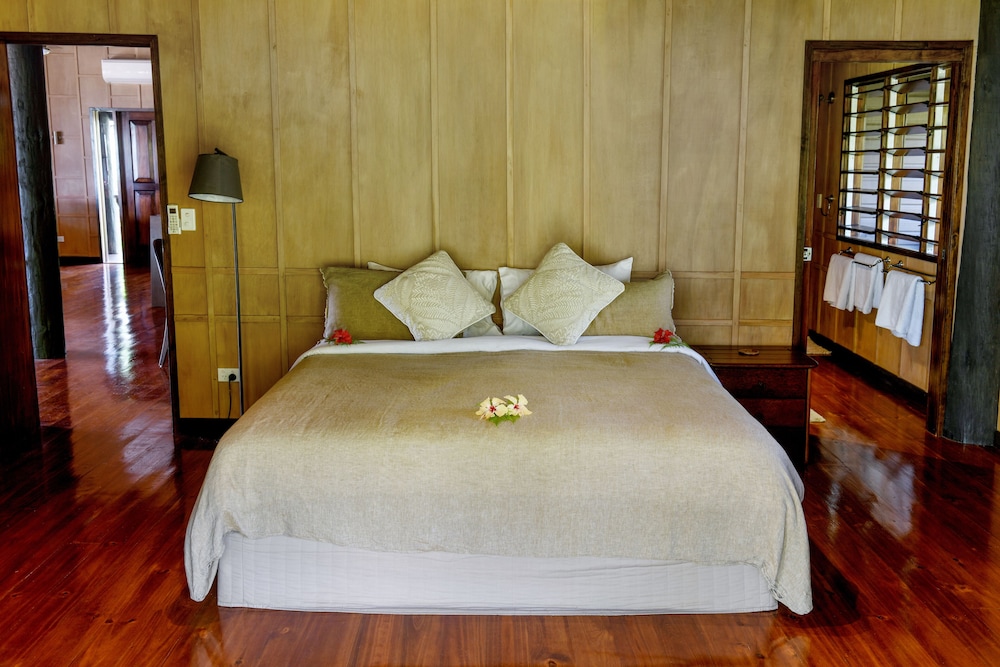 Peak, King and Queen Bed