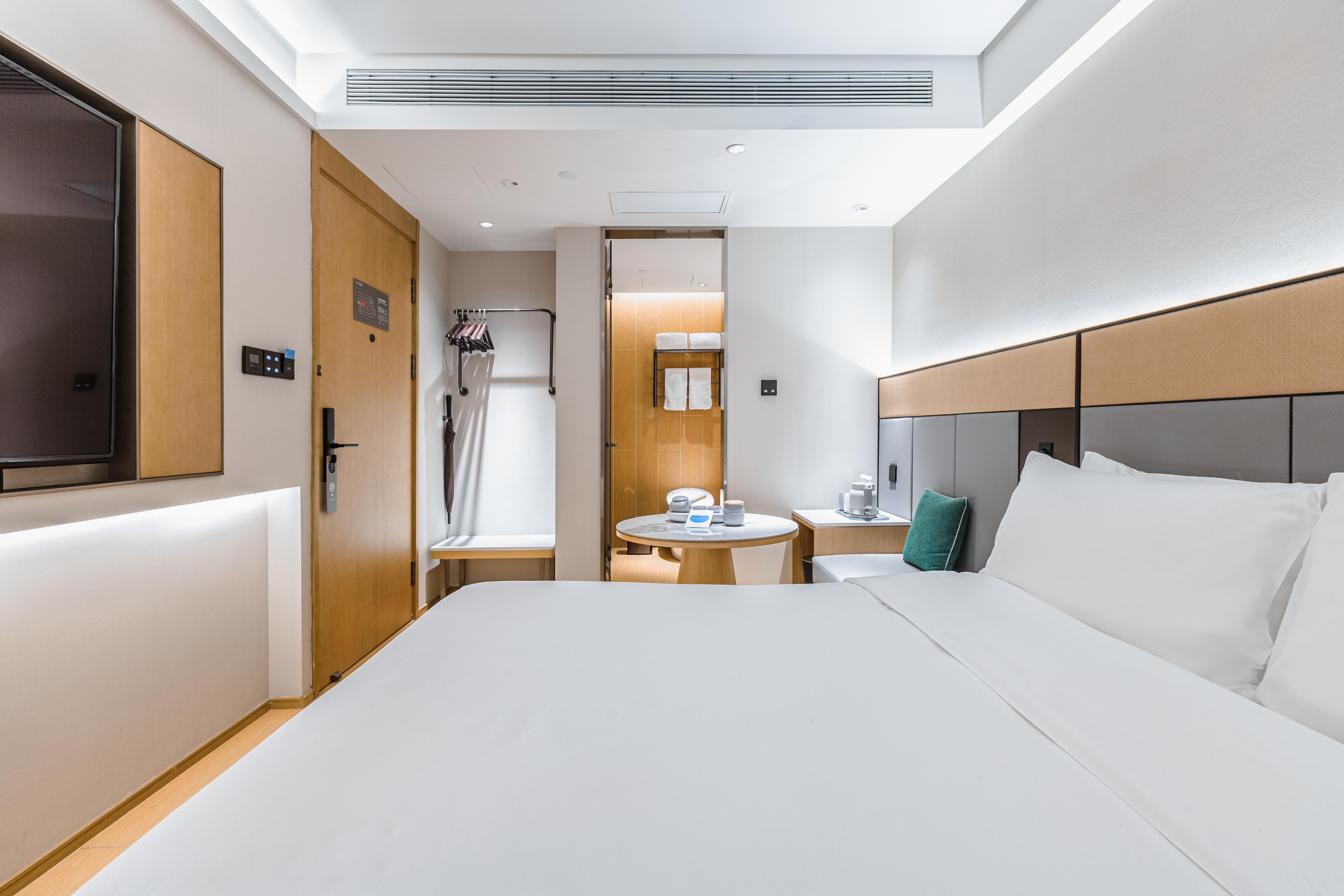 Ji Hotel (Shanghai Lujiabang Road Metro Station) 13/37