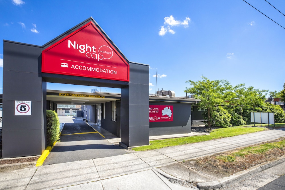 Nightcap at Sandbelt Hotel 68/74