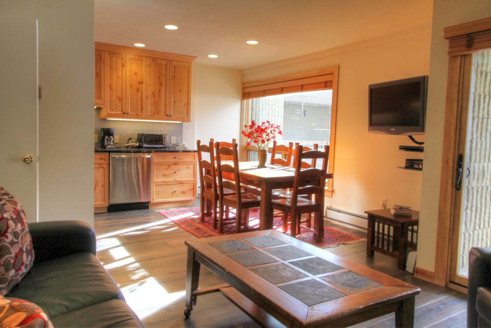 Vail 21 Condominiums 40/60