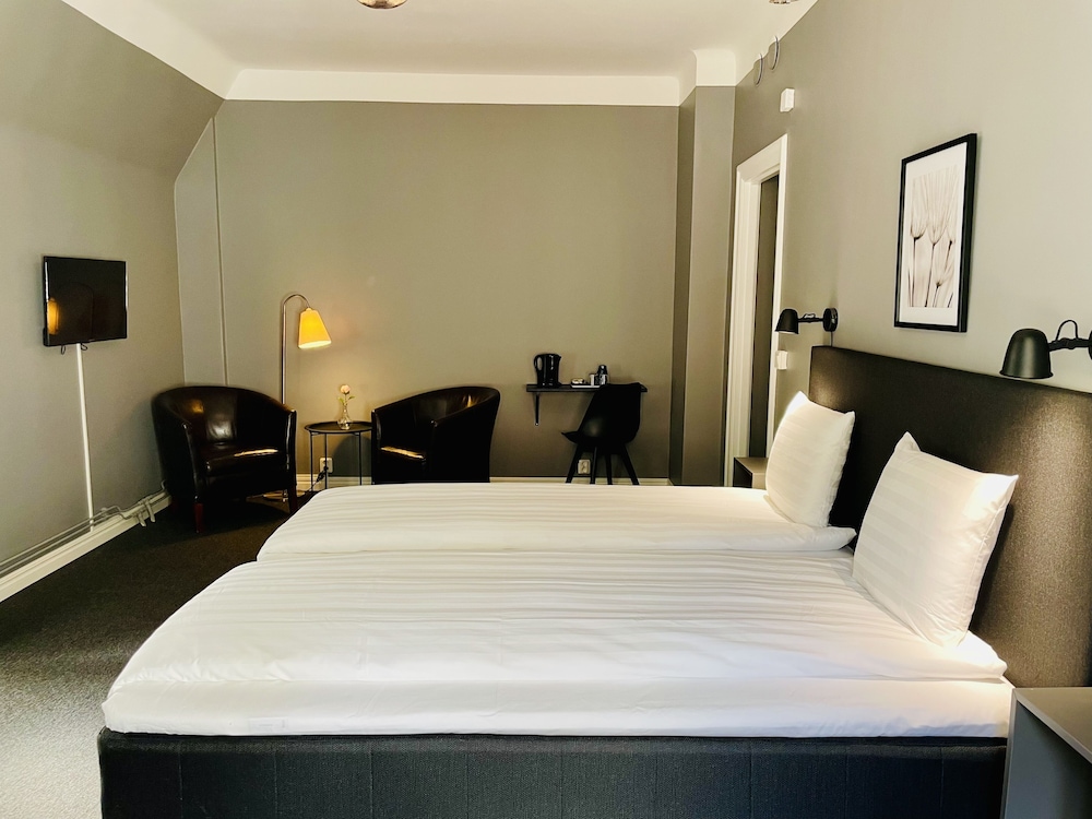 DELUXE, DOUBLE BED