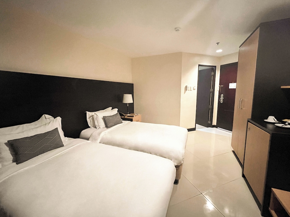 Standard, Twin Beds, No Window