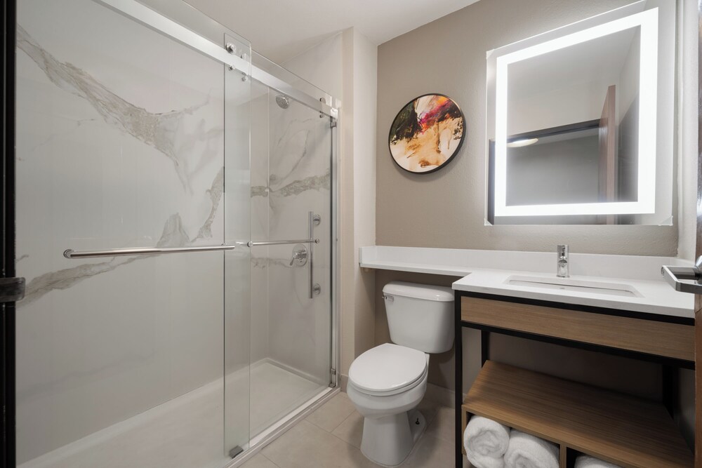 La Quinta Inn & Suites by Wyndham Greenville 58/61