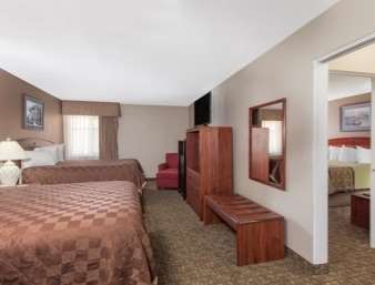 Ramada by Wyndham Fresno North 15/43