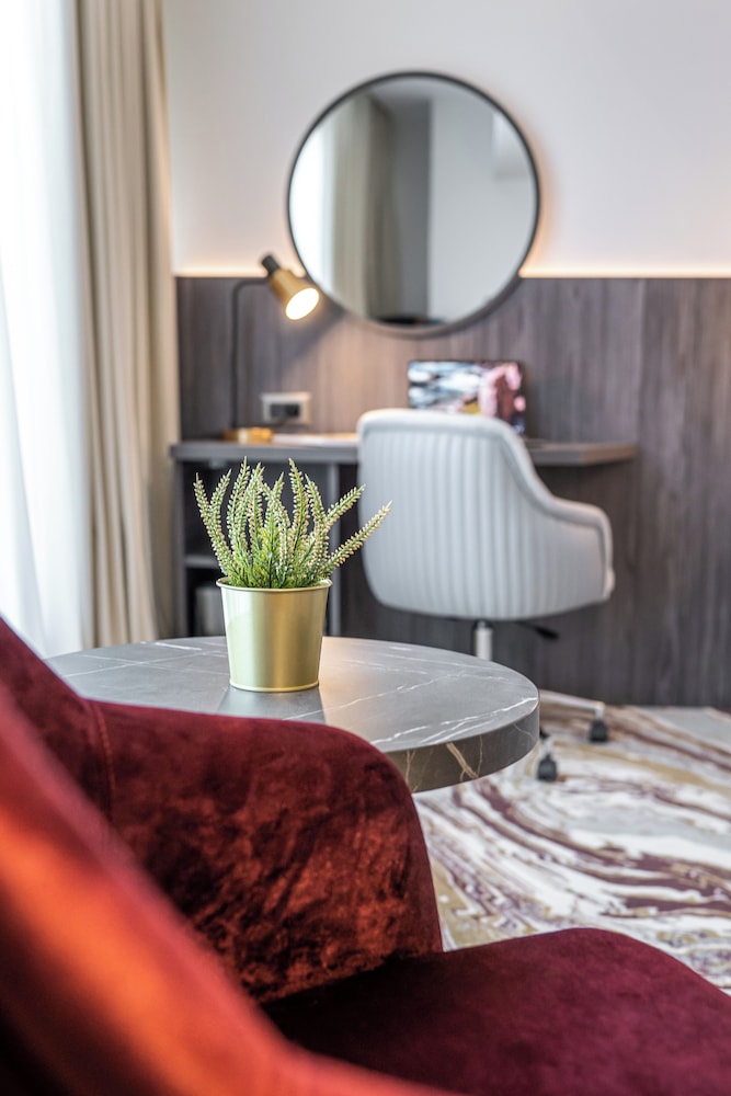 Ramada by Wyndham Bucharest Otopeni Airport 24/44