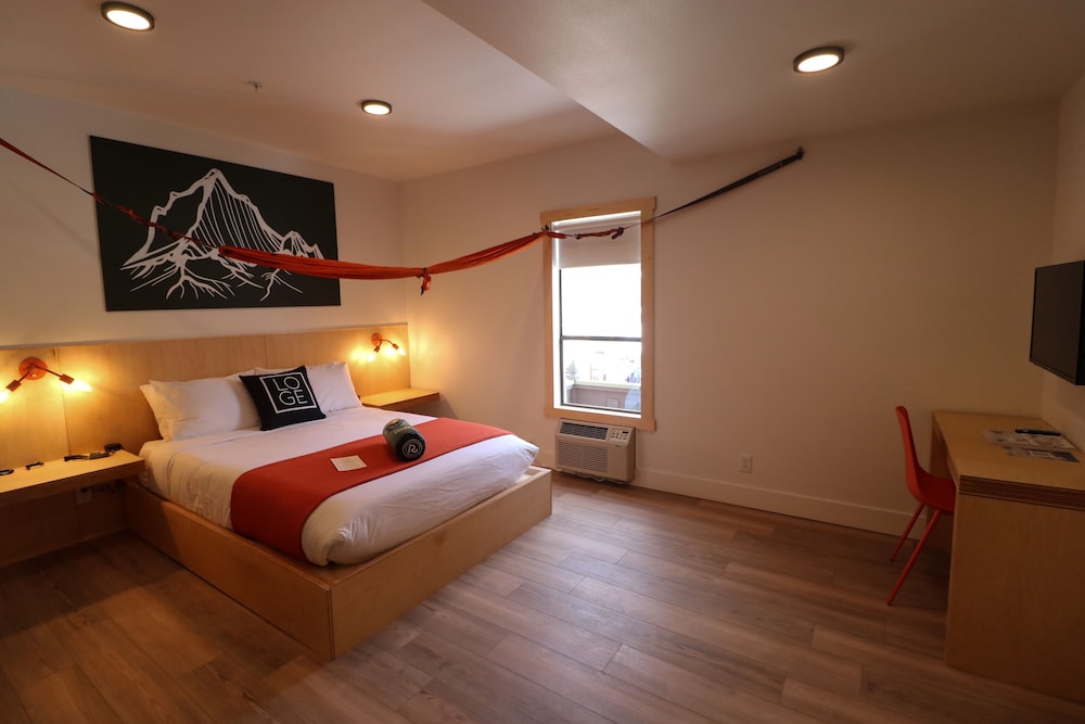 LOGE Leavenworth Downtown 11/50