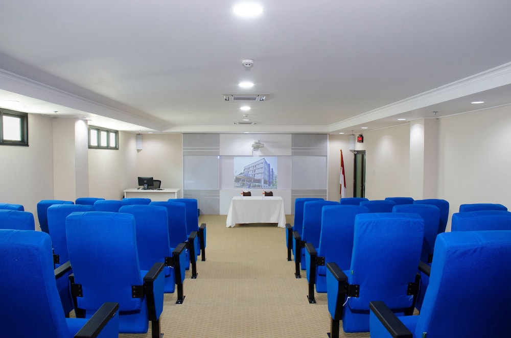 Makati Hotel Cibitung 46/52