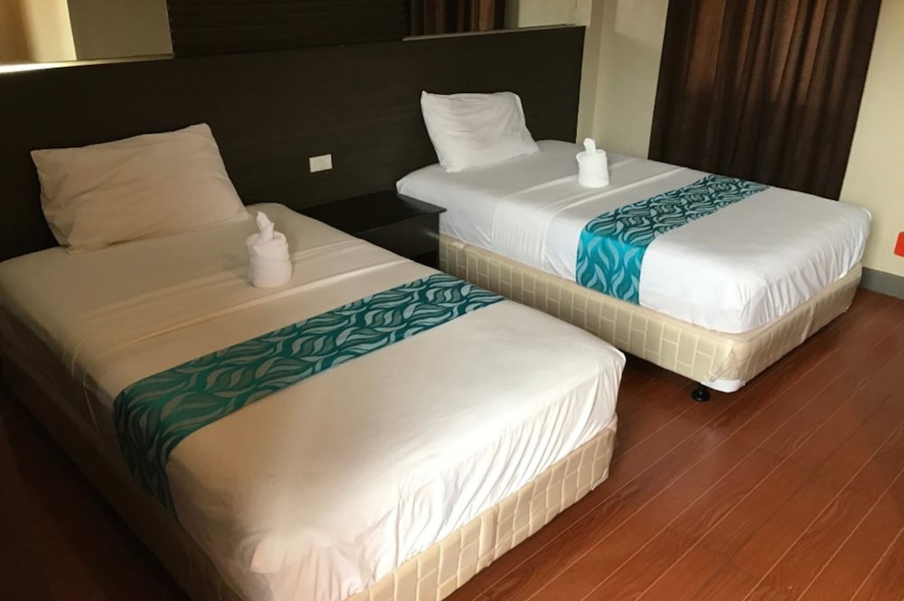 Basic Rooms Hotel 10/21