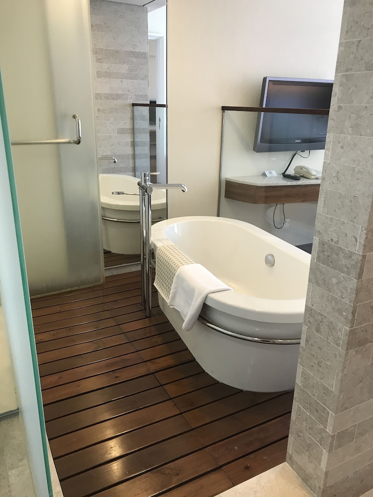 Nina Hotel Causeway Bay Formerly L Hotel Causeway Bay Harbour View 13/35