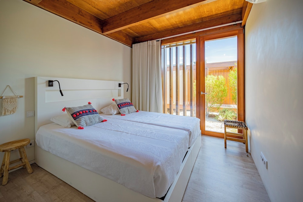 3 Bedrooms, Tree, Villa, 1 Double and 4 Single Beds, Private Pool