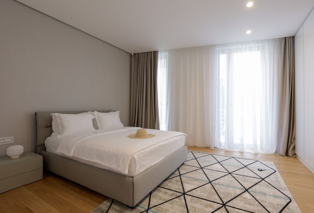 شقة بسرير كينج وسرير كوين بغرفتي نوم بإطلالة جزئية على البحر مع أريكة، Dukley Hotel Resort 5/10