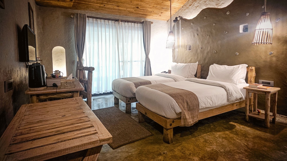 BARAHI JUNGLE LODGE 15/50