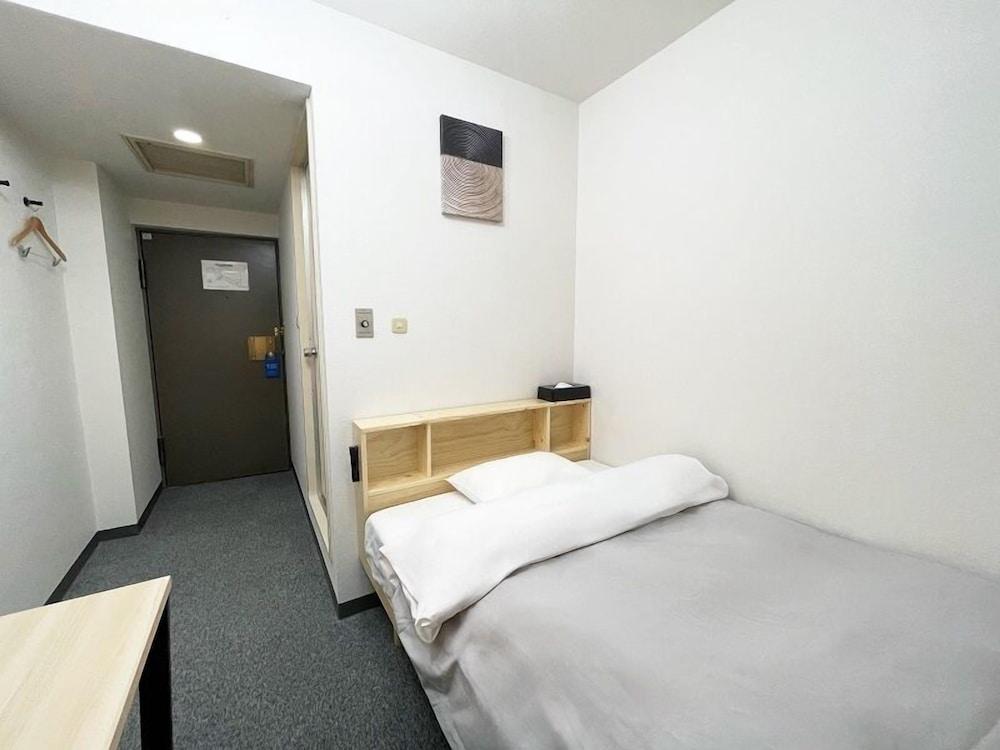ROOM, SINGLE
