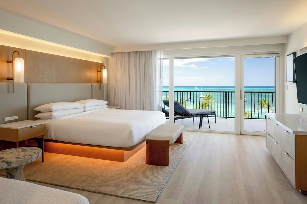 Suite, King Bed, Ocean Front, Sofa, South Tower, High Floor, Corner