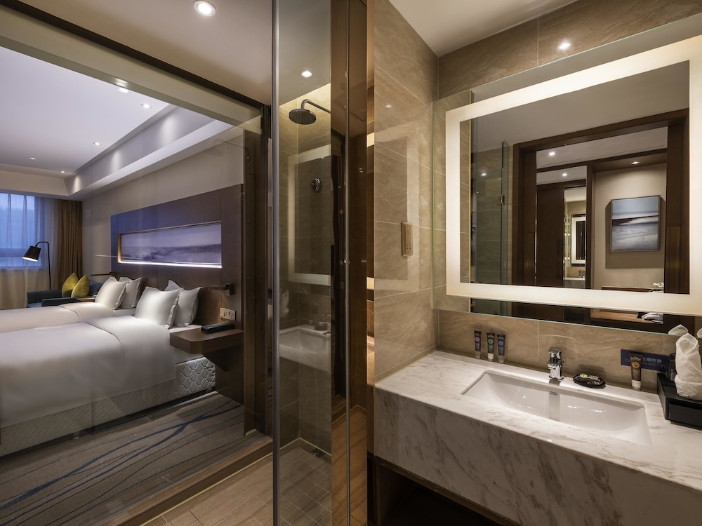 Novotel Qingdao New Hope 71/72