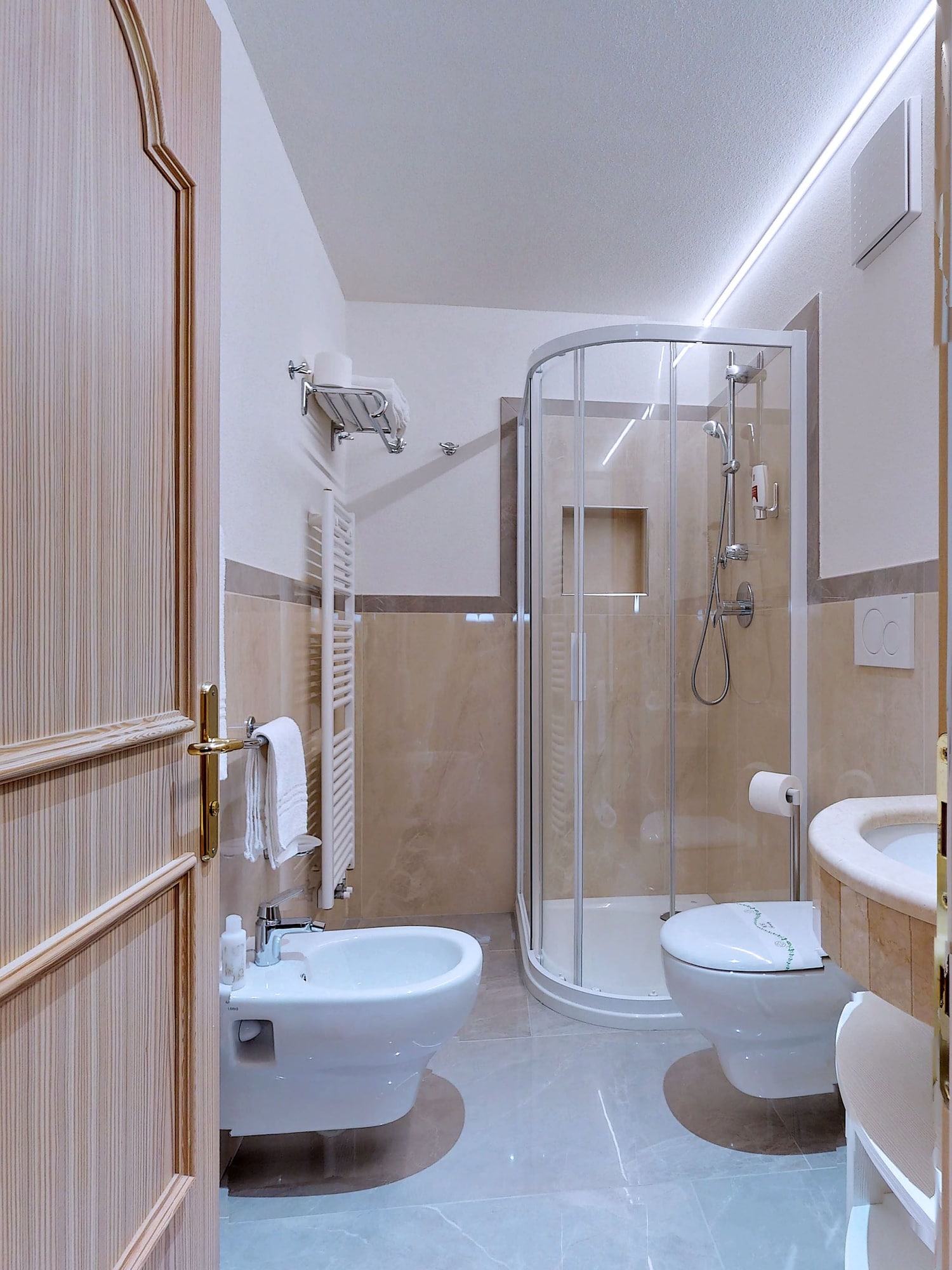 غرفة عائلية بسرير مزدوج وسريرين منفصلين، Hotel Madonna Delle Nevi 7/7